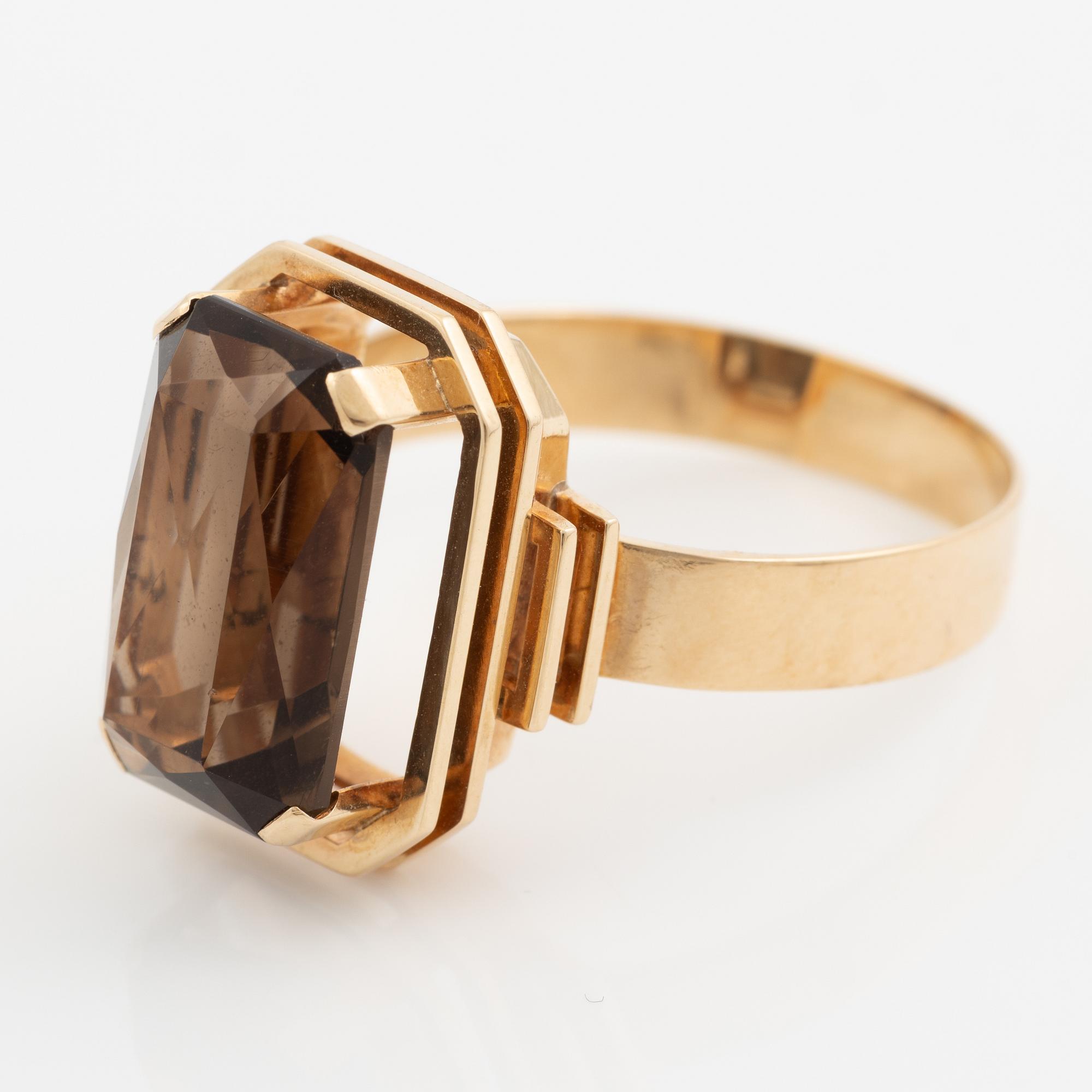 Ring, 14K gold, smoky quartz. Alppikulta Oy, Helsinki 1961.