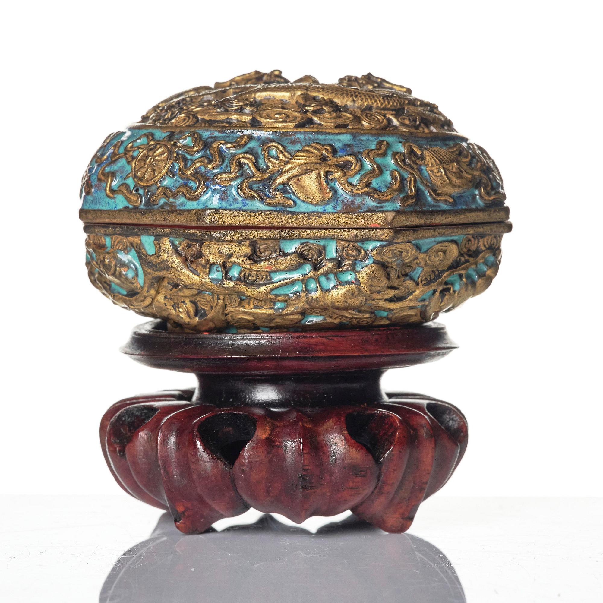 A bronze imitating seal paste box with cover, Qing dynasty, with Qianlong mark.
