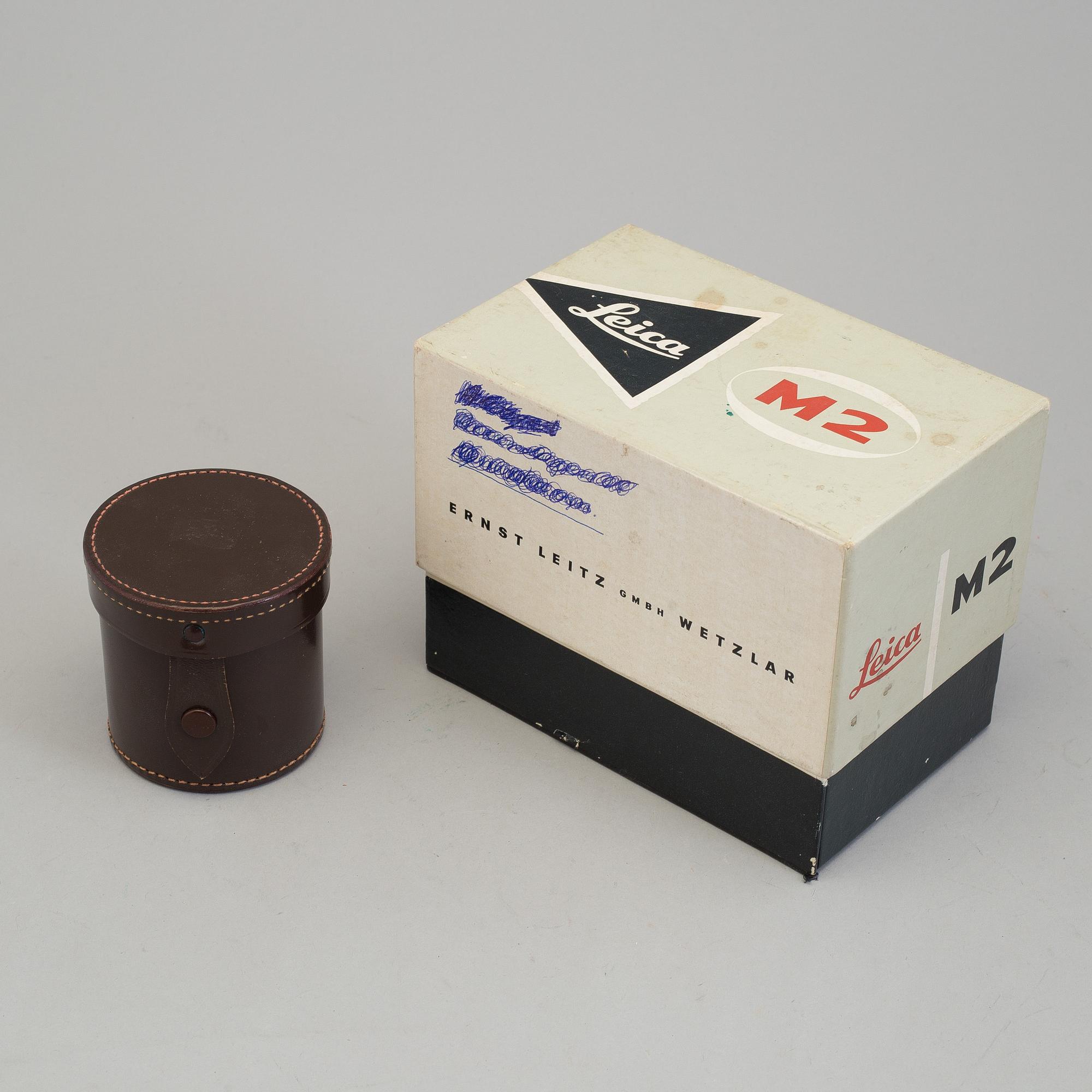 A LEICA M2 camera no 990427 from Wetzlar 1960. With Summilux 1:1.4/35. With original box.