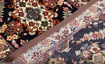 A Sarouk runner, approx. 310 x 72 cm.