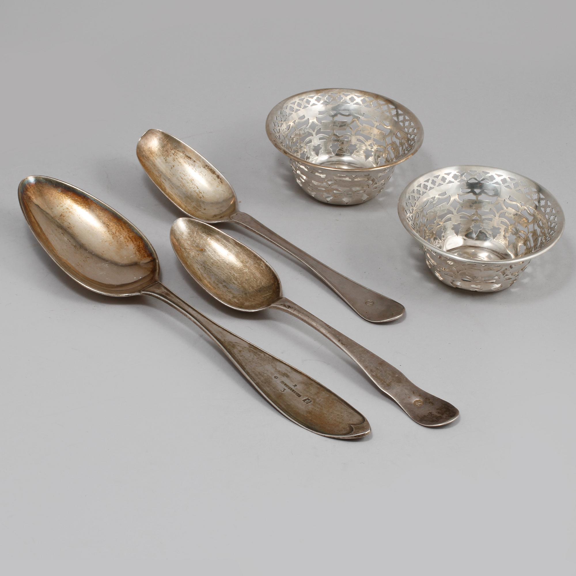 SKEDAR, 3 st, SAMT SKÅLAR, 2 st, Sverige och England, 1700, 1800 och 1900-tal. Vikt 343 g.