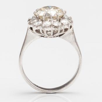 An 18K white gold ring with an old cut diamonds and brilliant cut diamonds ca. 3.68 cts in total. Hallmarked HEG.