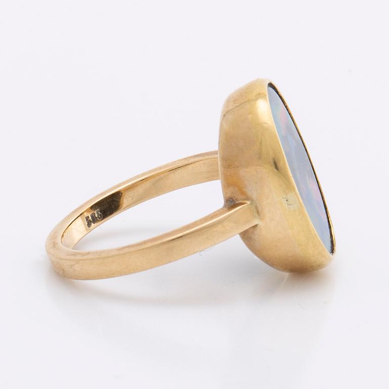 RING 14K gold 1 opal approx 15 x 12 mm.