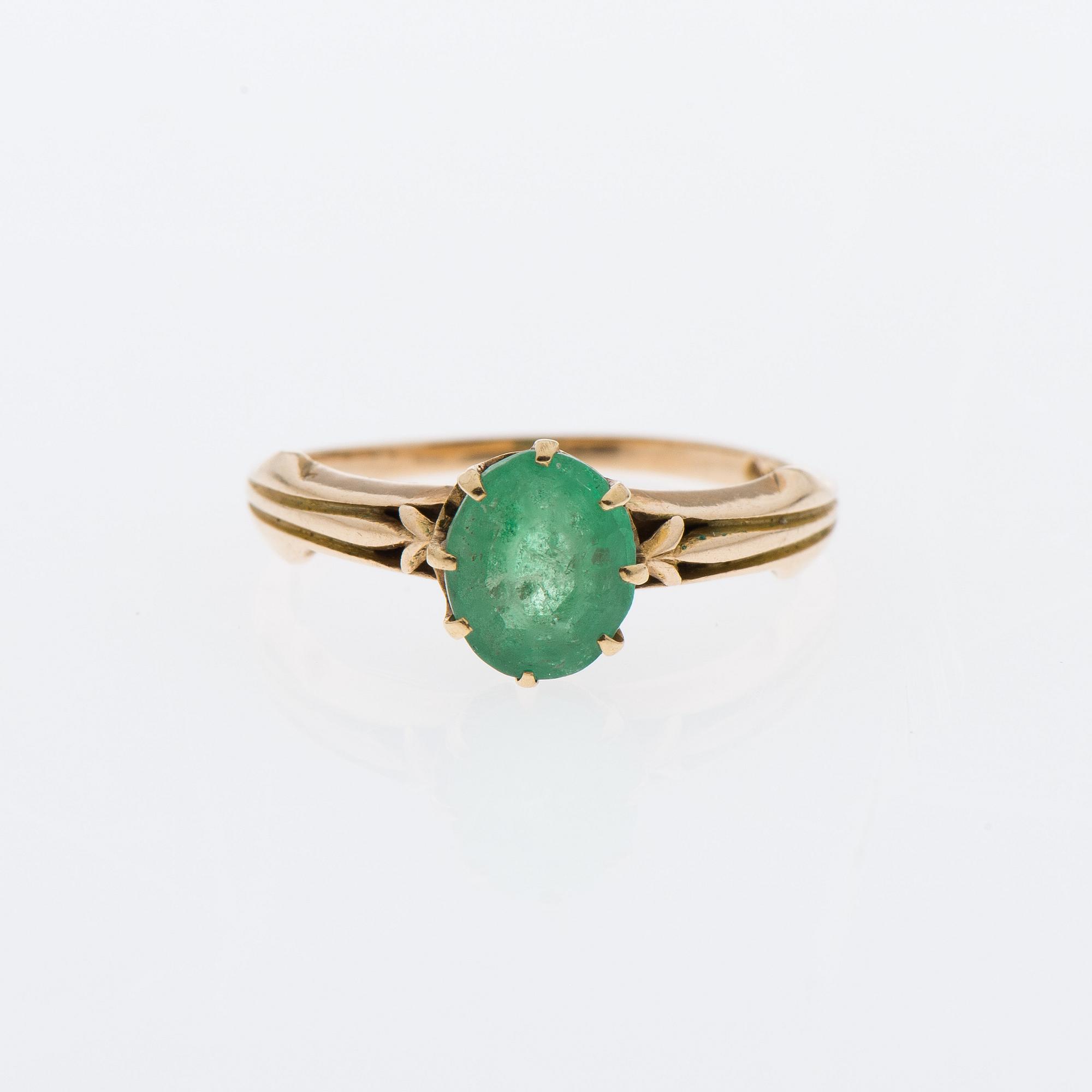 RING, fasettslipad smaragd, 14K guld, ryska stämplar.