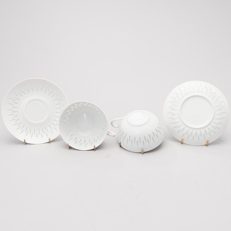 A 40-piece set of tableware in porcelain, signed F.H.Kj. Finland Arabia.