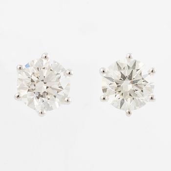 Örhängen 18K vitguld med briljantslipade diamanter.