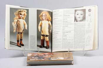 BÖCKER, 2 st, "The Art of Dolls, 1700-1940" resp "German Dolls, Encyclopedia", 1985.