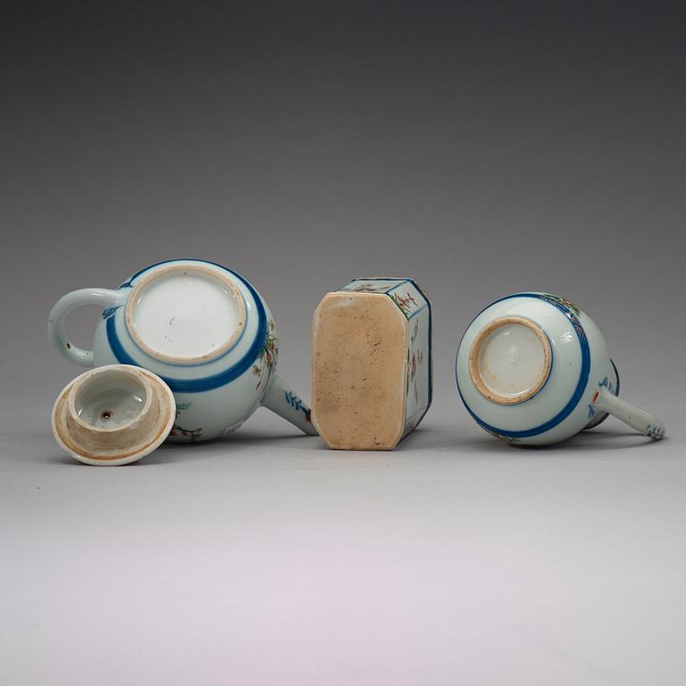 A part tea service, Qing dynasty, 18th Century.