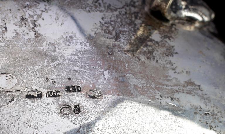 GRÄDDKANNA, SOCKERSKÅL samt SOCKERTÅNG, silver, rokokostil, 1900-tal, svenska importstämplar, 356,3 g.