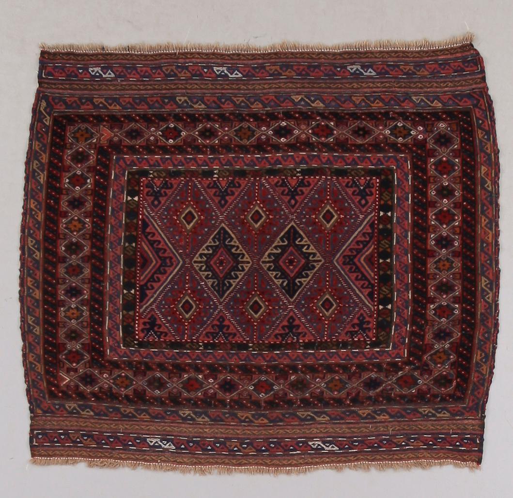 MATTA, orientalisk. Ca 117 x 104 cm.