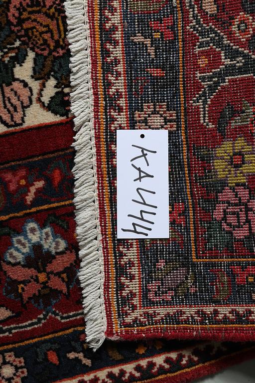A carpet, Bakthiari, ca 190 x 140 cm.