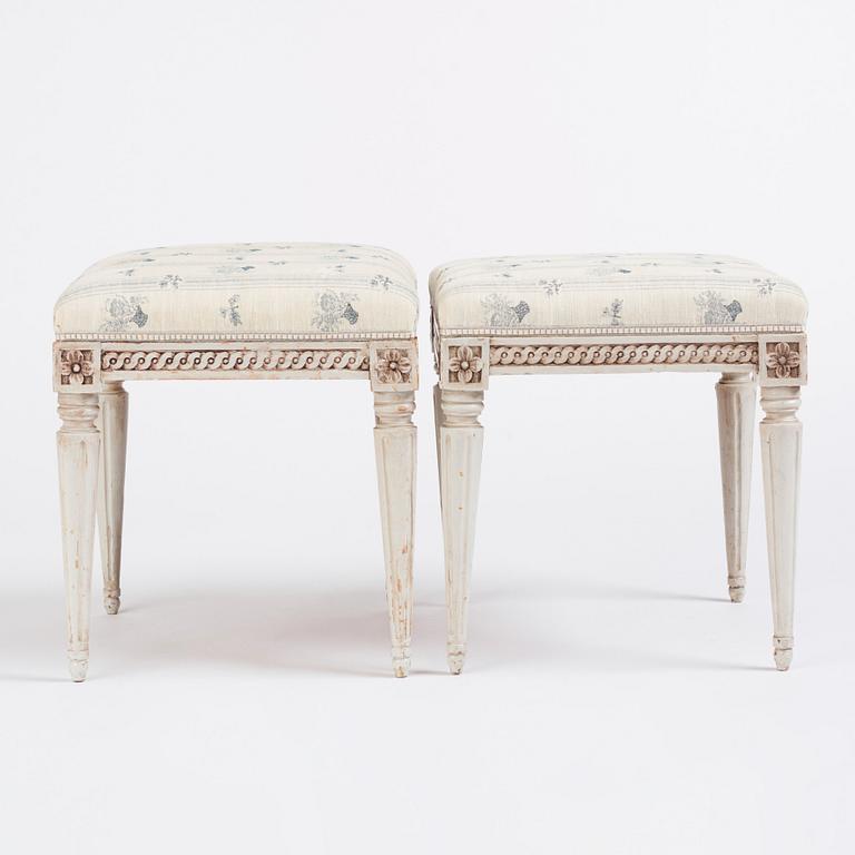 Taburetter, ett par, av Johan Lindgren (mästare i Stockholm 1770-1800), Gustavianska.
