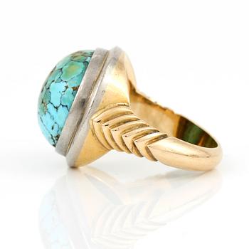 RING, 18 karat guld. Bengt Erikssons Guldsmedsverkstad, Stockholm/Nacka, 1954. Vikt ca 12,41 gram.