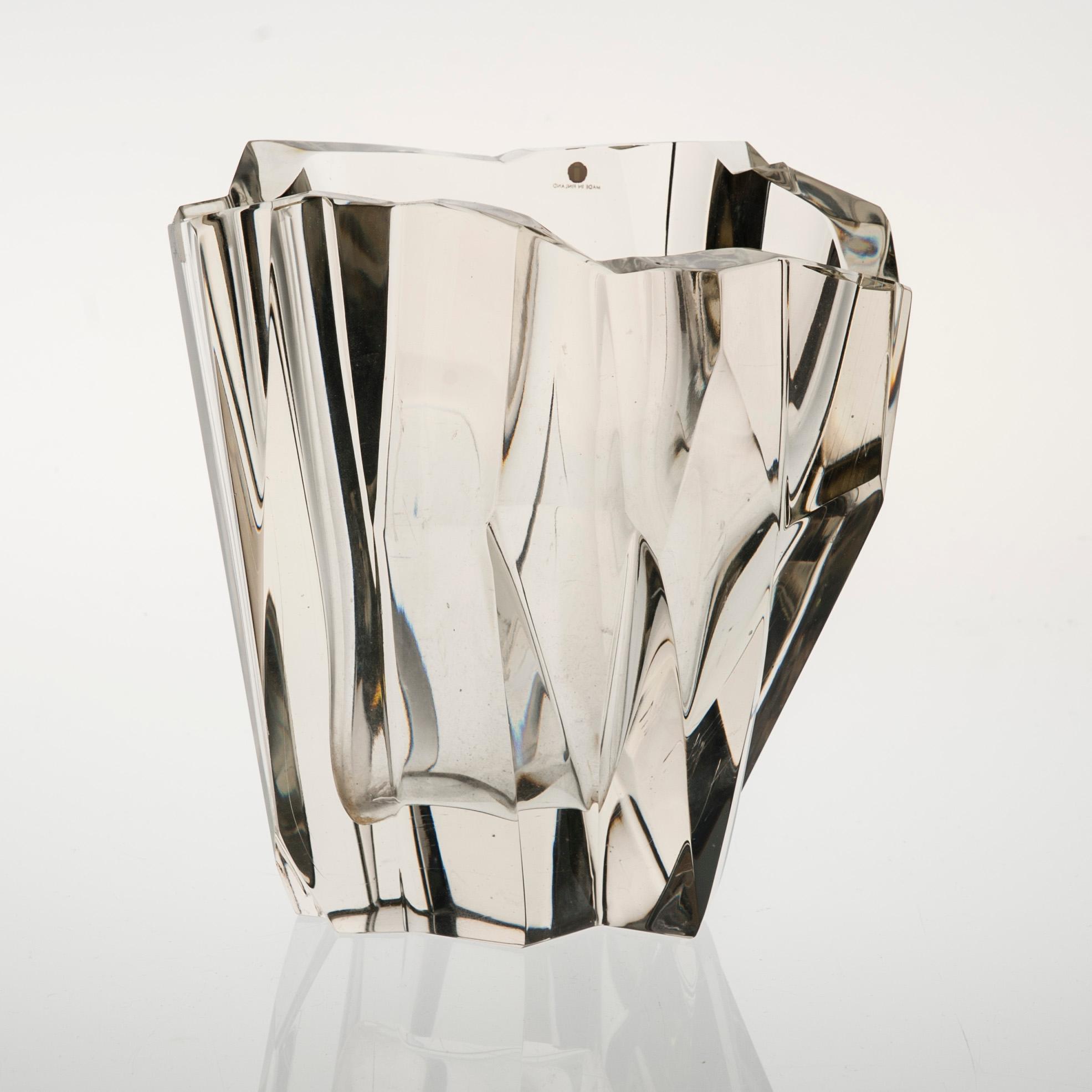 VAS, glas, "Isberg", signerad Tapio Wirkkala, numrerad 3825.