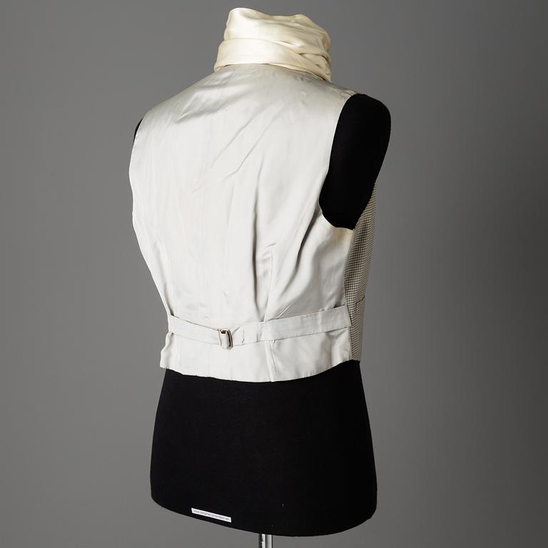 Five pieces of clothing owned by Kar de Mumma, second half of the 20th Century.