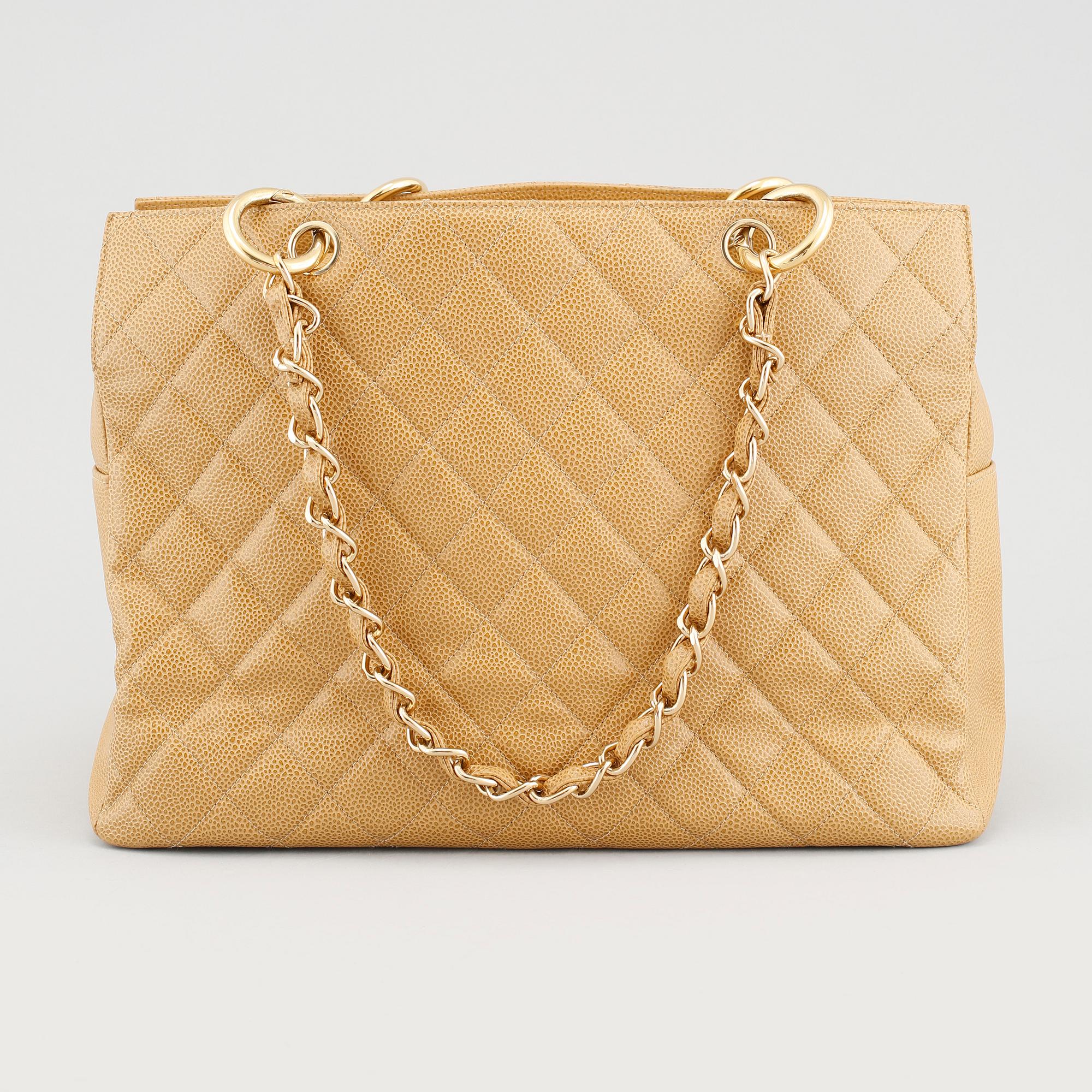 A Chanel caviar leather handbag.