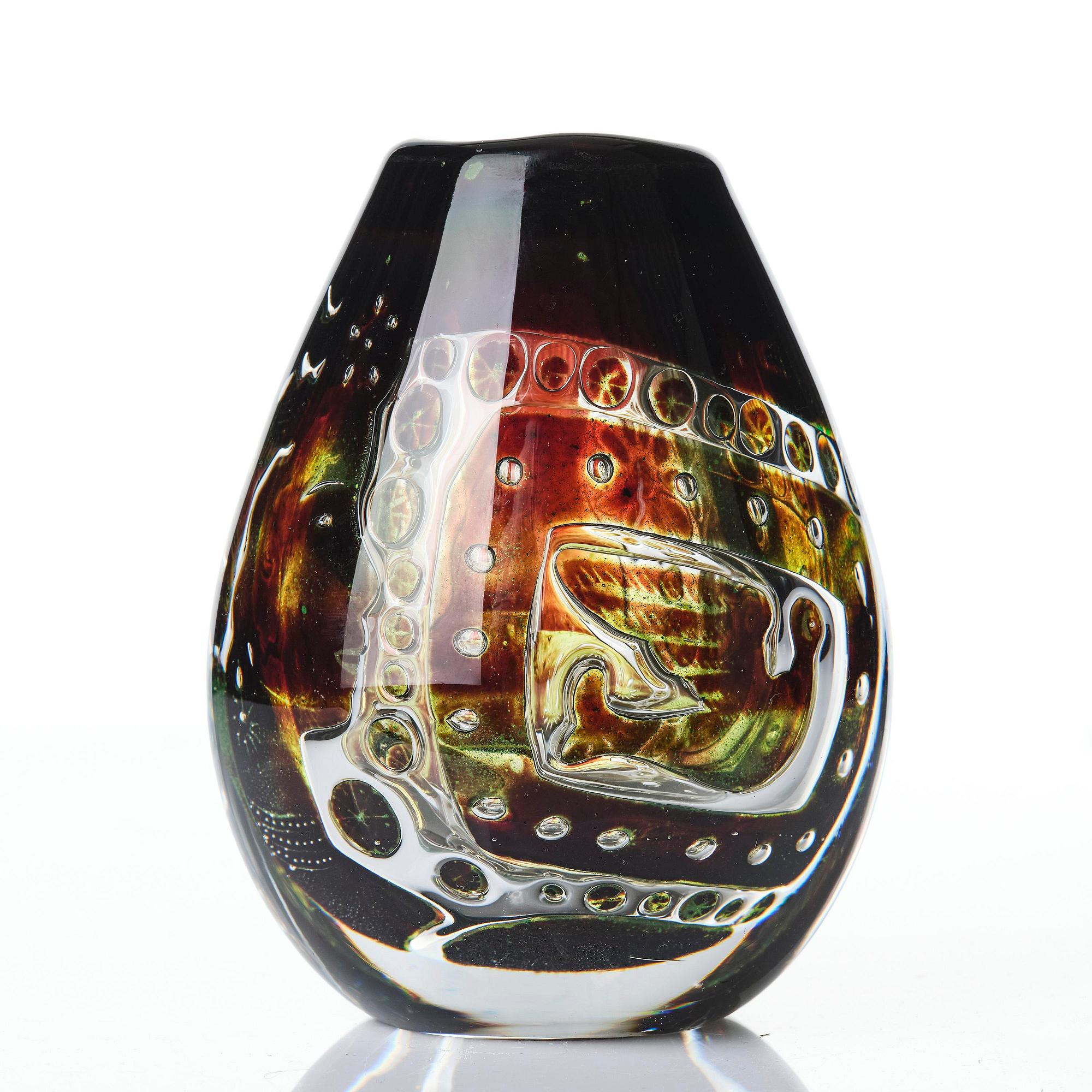 Edvin Öhrström, an Ariel glass vase "The Girl and the Dove", Orrefors 1957, no. 449F.