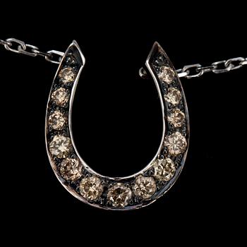 HALSSMYCKE, vitguld 14K, 13 briljantslipade diamanter, stämplad Italien. Vikt 4,5 g.