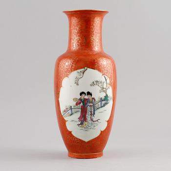 VAS, porslin, Kina, 1900-tal.