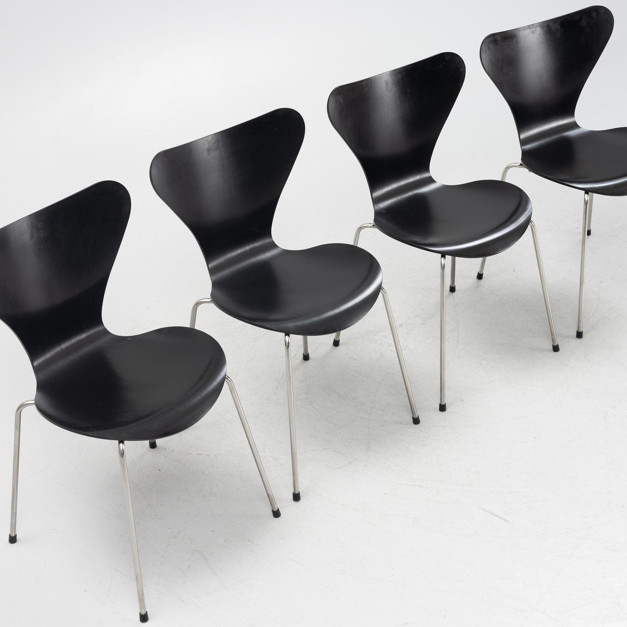 Arne Jacobsen, stolar, 4 st, "Sjuan", Fritz Hansen, Danmark, 2007.