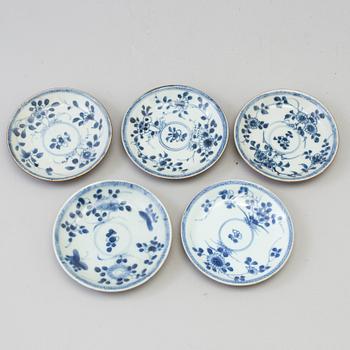 A set of five blue and white dishes, Qing dynasty, Kangxi (1662-1722). 'The Ca Mau Shipwreck'.