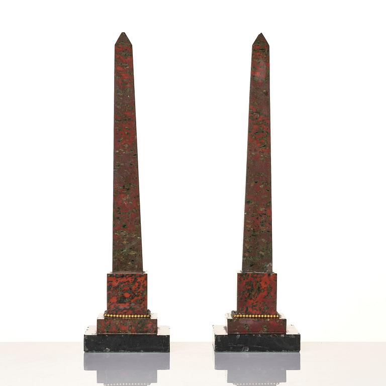 Obelisker ett par, tidigt 1900-tal.