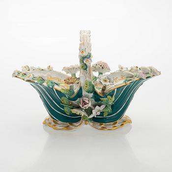Praktkorg, porslin. Kejserliga porslinsfabriken, Tsar Nikolaj I (1825-55).