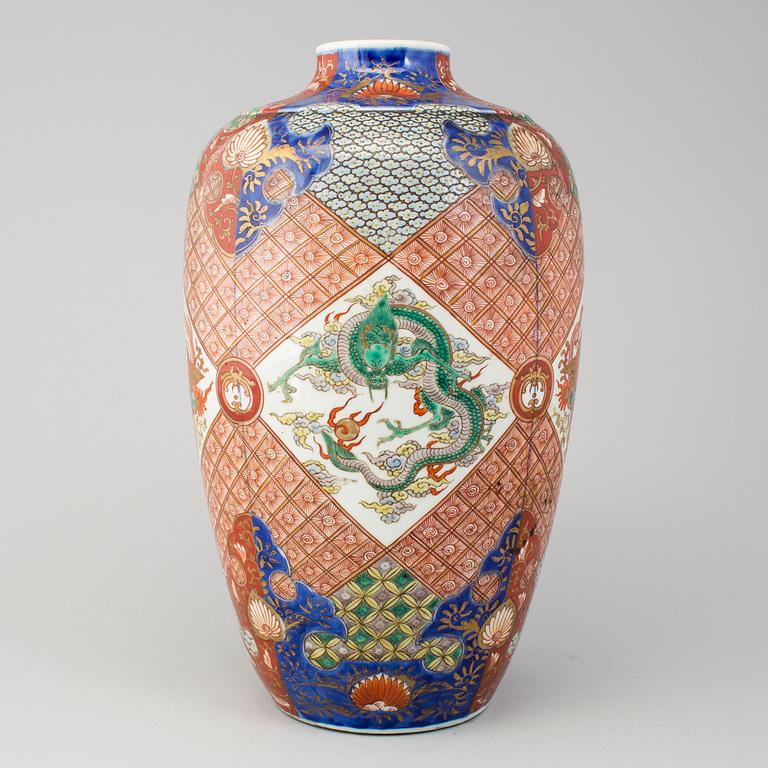 A Japanese imari-verte vase, 20th Century.