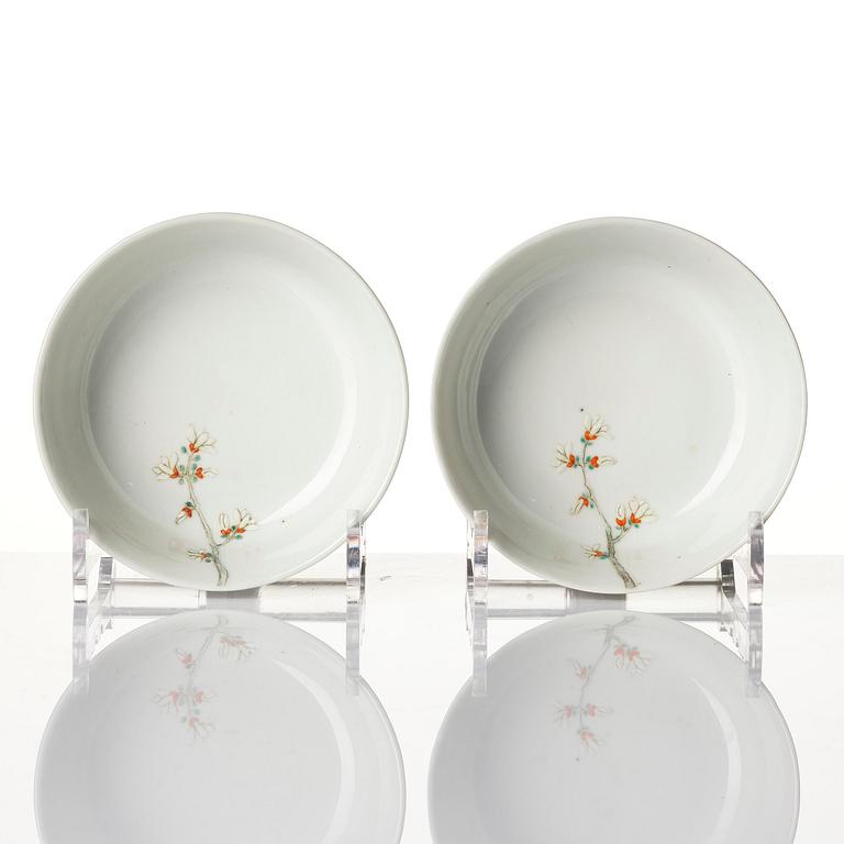 A pair of famille rose 'magnolia' bowls, late Qing dynasty.