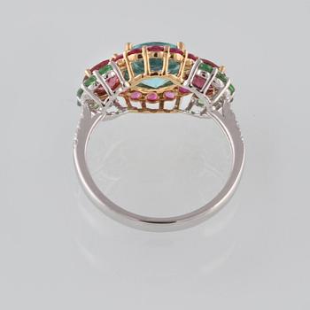RING, 18K vitguld med bl a briljantslipade diamanter ca 0.10 ct samt rubiner ca 0.39 ct. Vikt 3,6 gram.