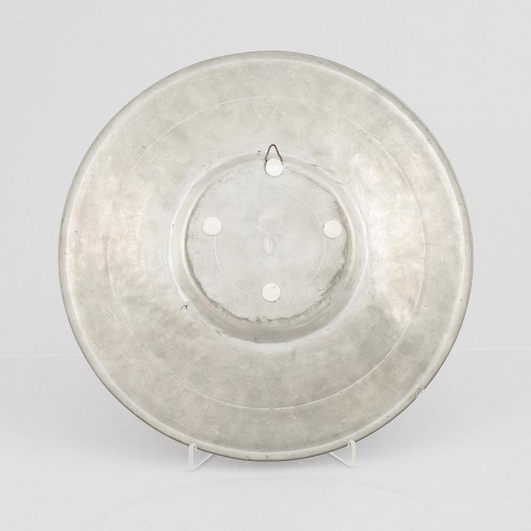 A presumably German baroque pewter charger, early 18th century.