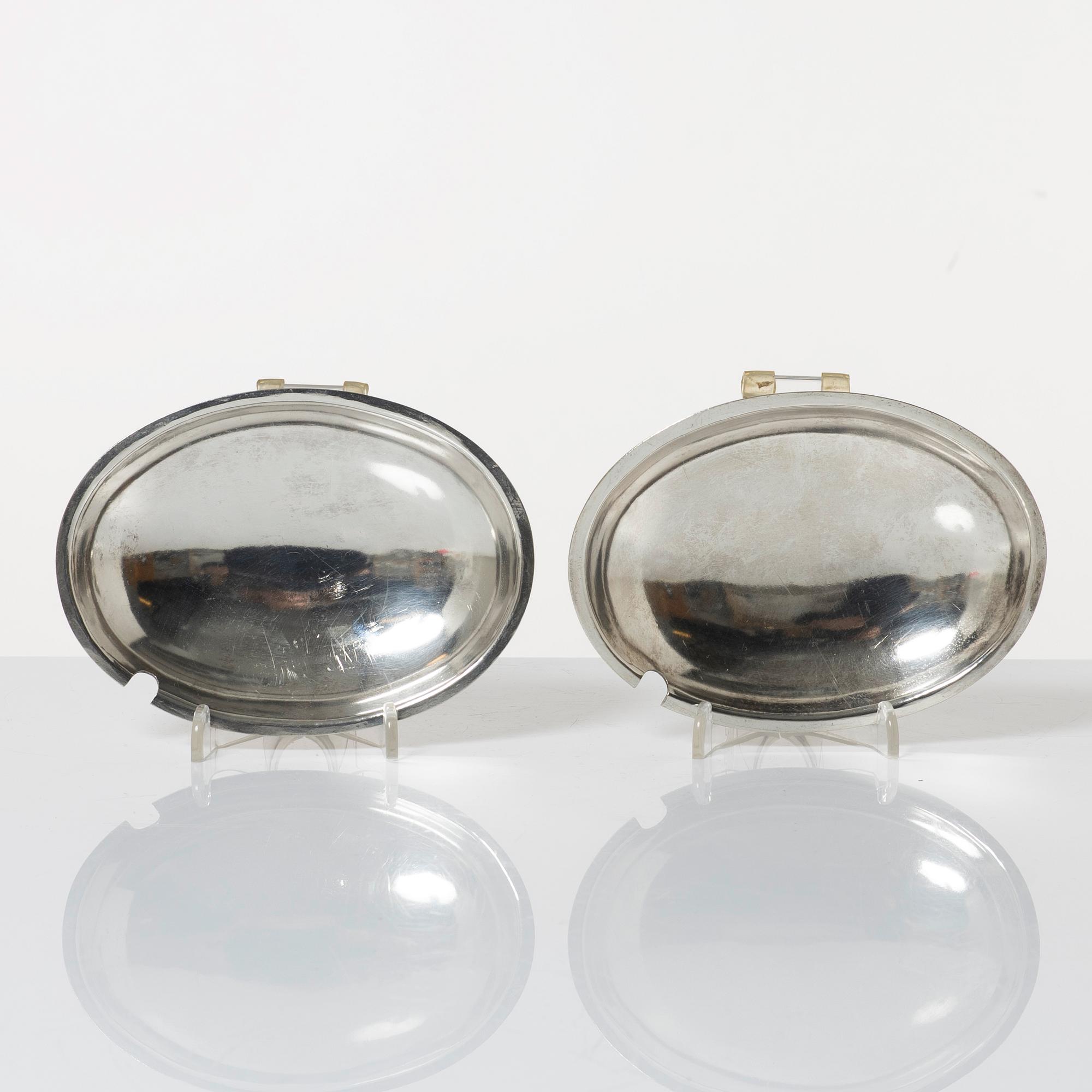 Bowls with lids, a pair, silver plate, Elkington, 20th century.