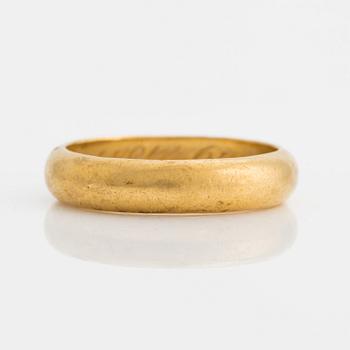 Ring, 23K gold, smooth.