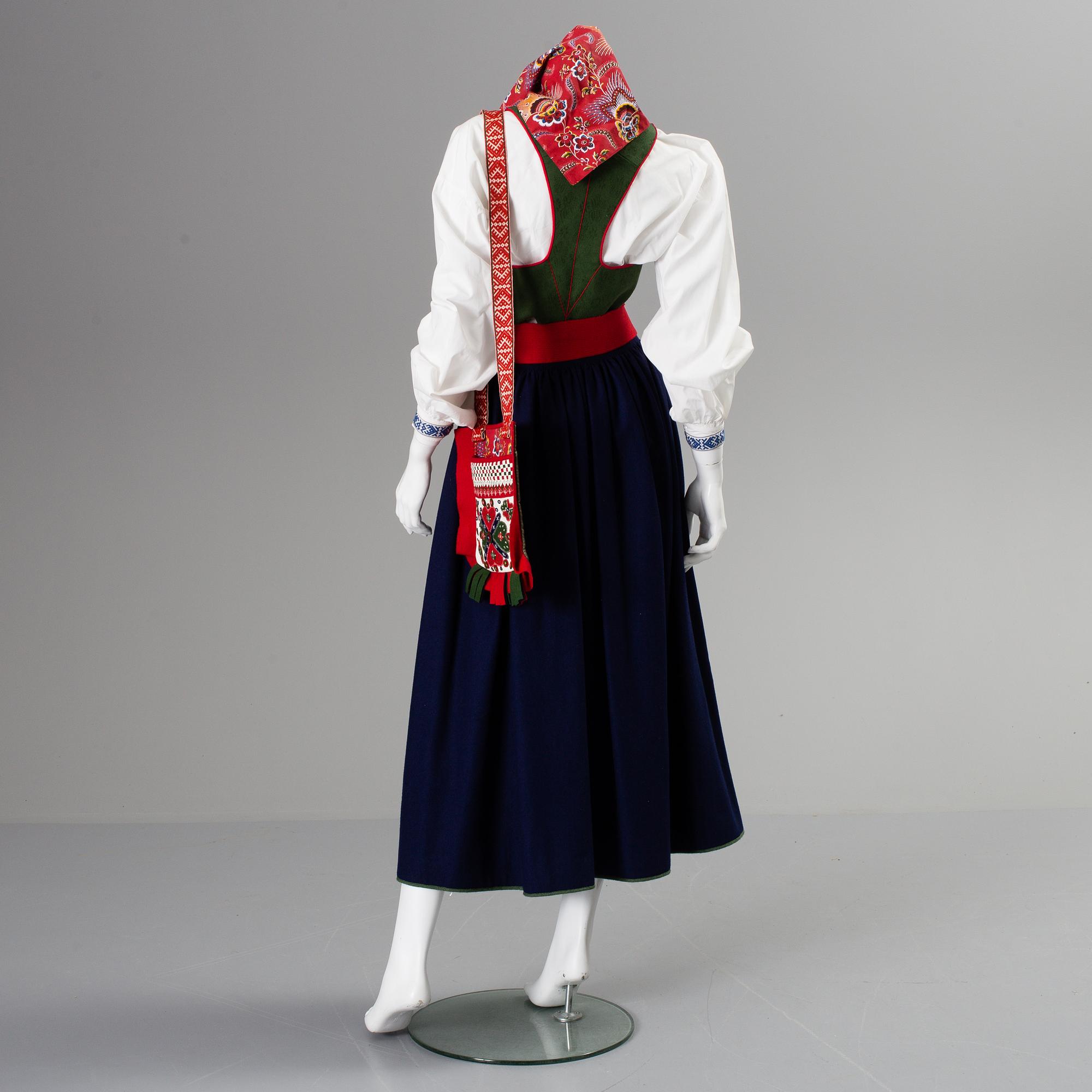 FOLKDRÄKT, Sverige, 1900-talets andra hälft.