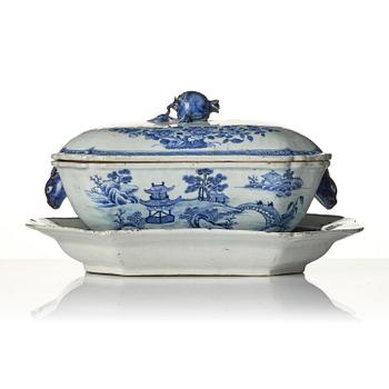 A blue and white dinner service, Qing dynasty, Qianlong (1736-95).  (45 pieces).