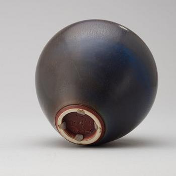 A Berndt Friberg stoneware vase, Gustavsberg Studio 1976.