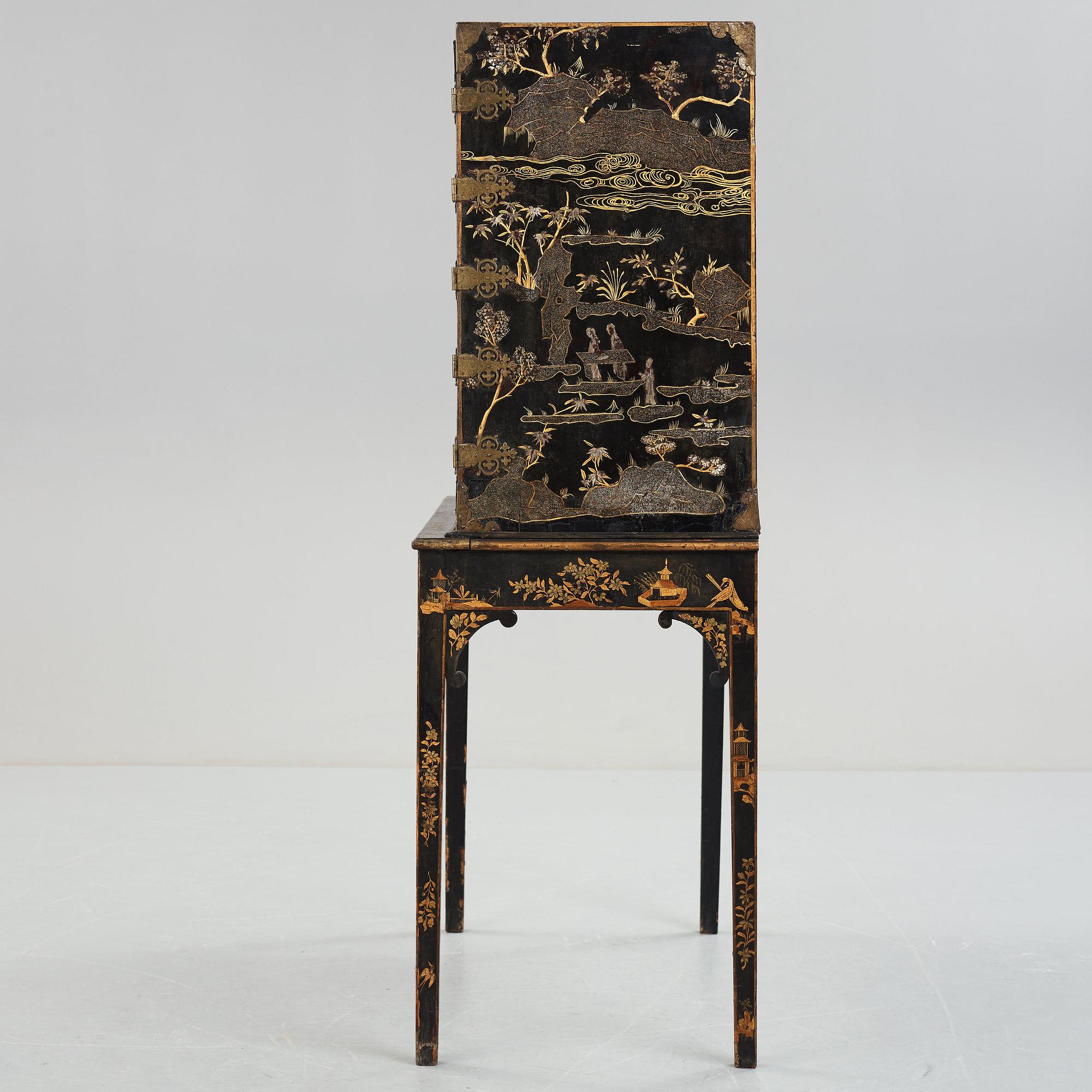SKÅP, Japan, Edo (1603-1868), senare ställ.