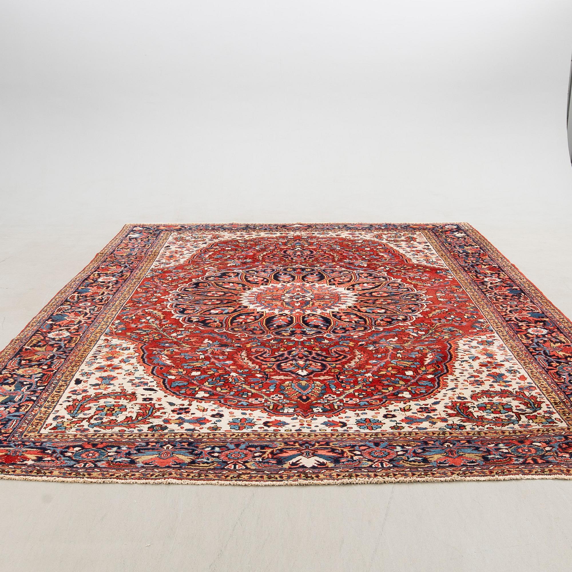 Matta, semiantik Ahar, Nordvästra Iran, ca 410 x 307 cm.