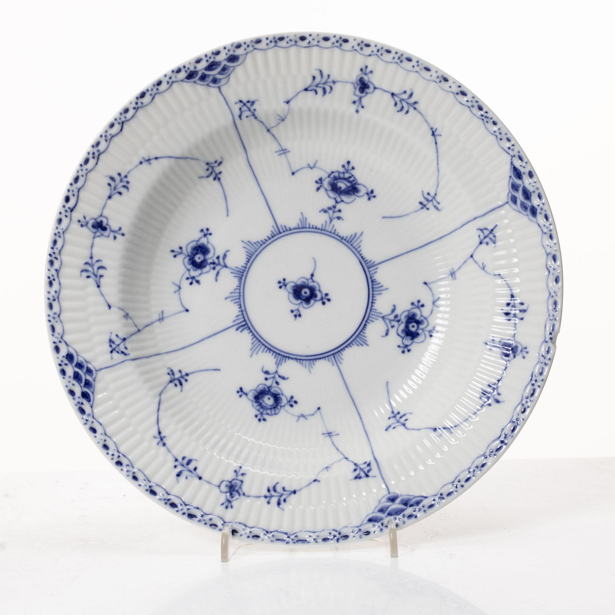 Royal Copenhagen, Dinner service, 31 pieces, “Musselmalet Halvblonde”, Denmark.