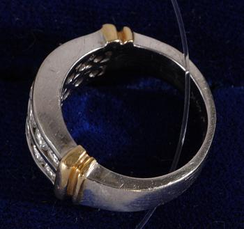 RING, 14k guld med briljantslipade diamanter.