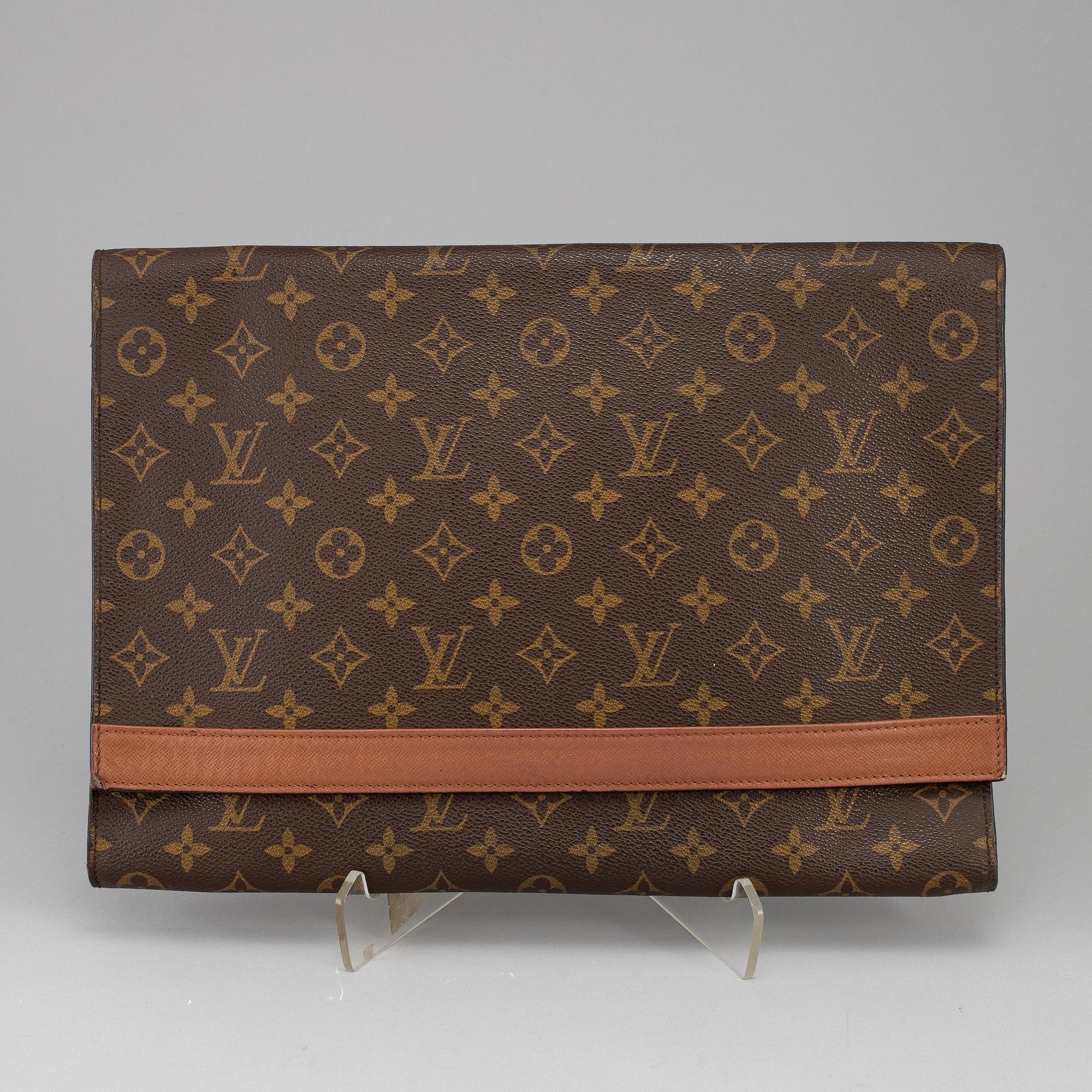 LOUIS VUITTON, a monogram canvas folder / clutch.