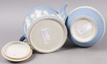 TEKANNA samt TILLBRINGARE, jasperware, Wedgwood.