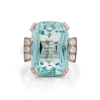 464. An 18K white gold ring set with a faceted aquamarine and round brilliant-cut diamonds.