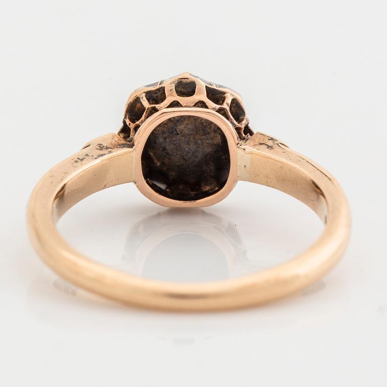 Ring 14K gold with rose-cut Diamonds, size 49.