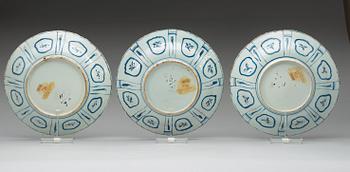A set of three blue and white kraak dishes, Ming dynasty, Wanli (1572-1620).