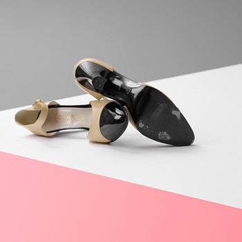 PUMPS, ett par, CHANEL, storlek 39.