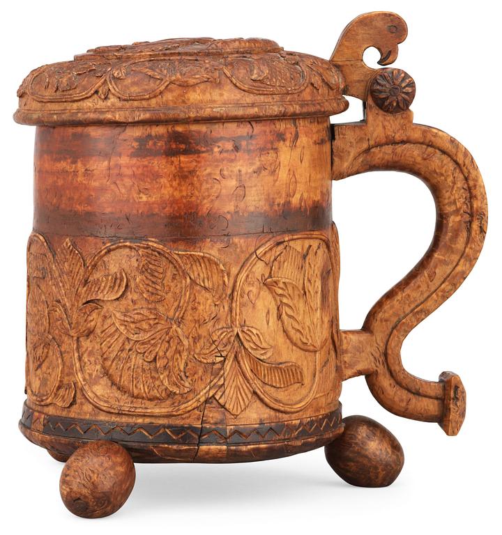 A Norwegian 18/19th century birch tankard.