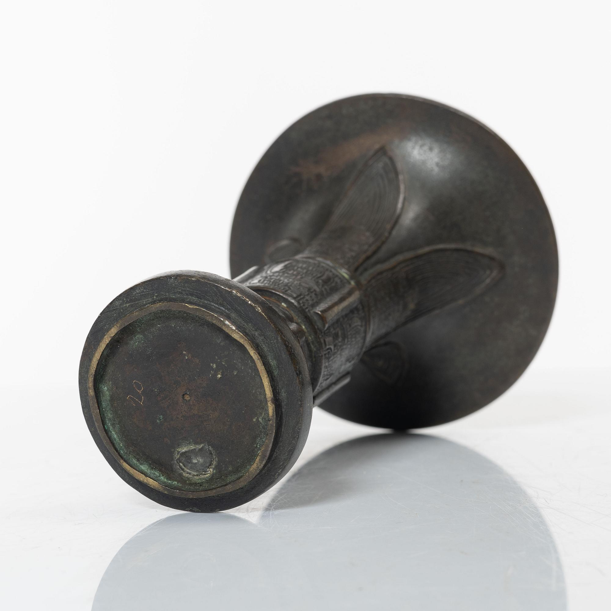 An archaistic bronze vase, Gu, Qing dynasty (1644-1912).