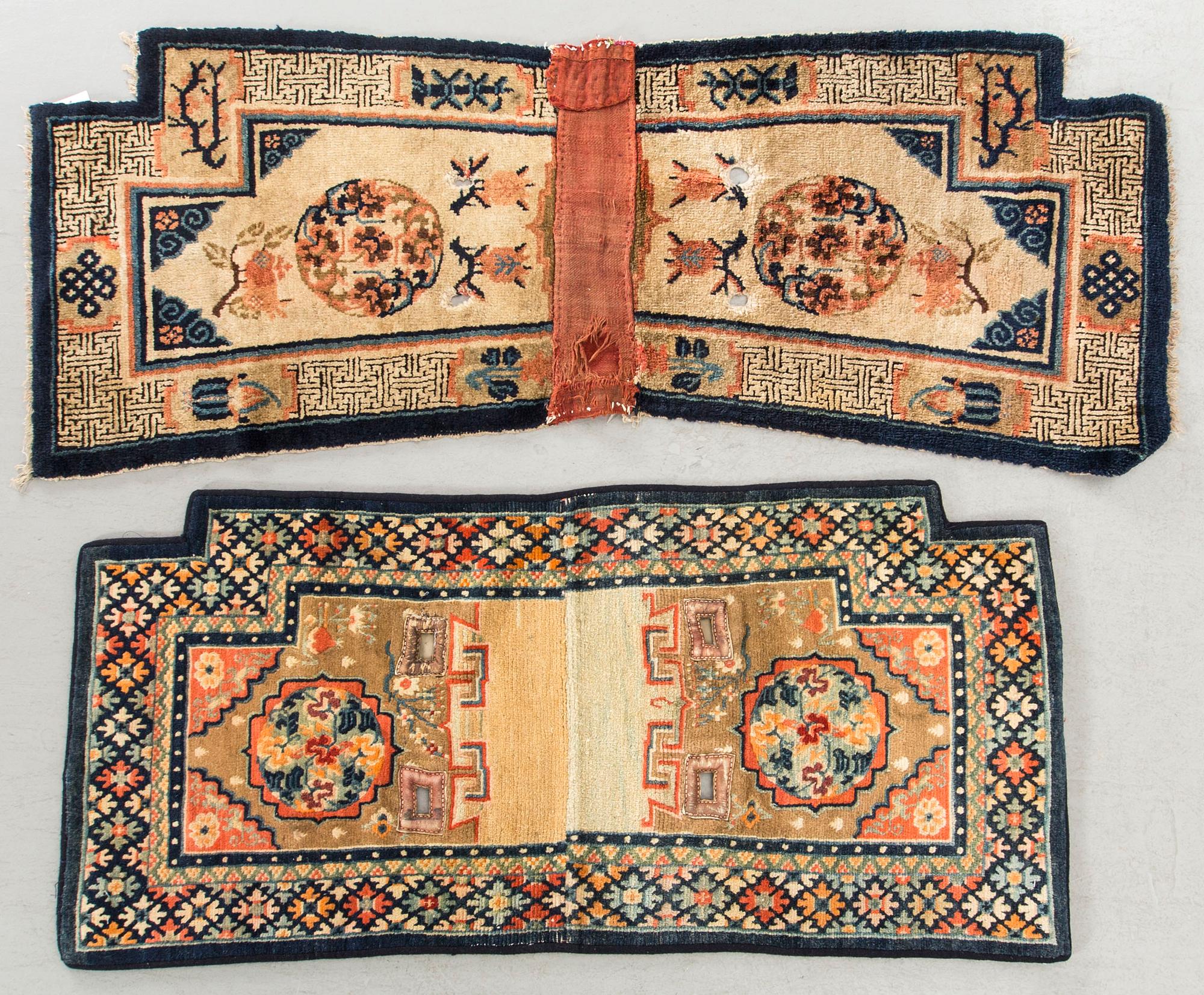 SADELTÄCKEN 2 st Kina semiantik/antik ca 120 x 56 cm och 143 x 60 cm.