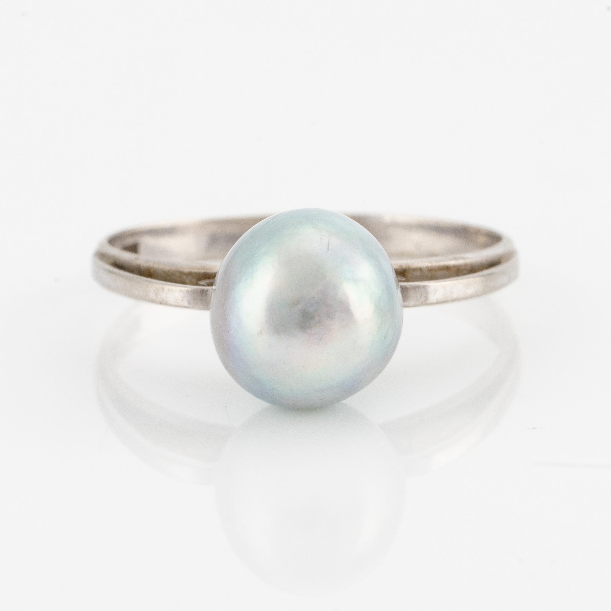 Ring, 18K vitguld med pärla.